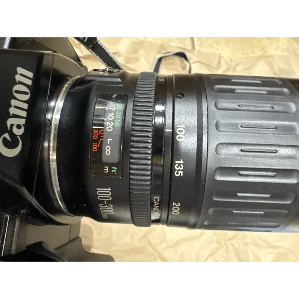 Canon EOS 650 35mm‎ Film Camera 52mm Haze L, 50mm 100-300mm Lens New Battery EUC